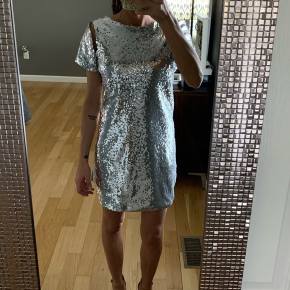 Silver short sleeve sequin dress - Picture 2 of 8